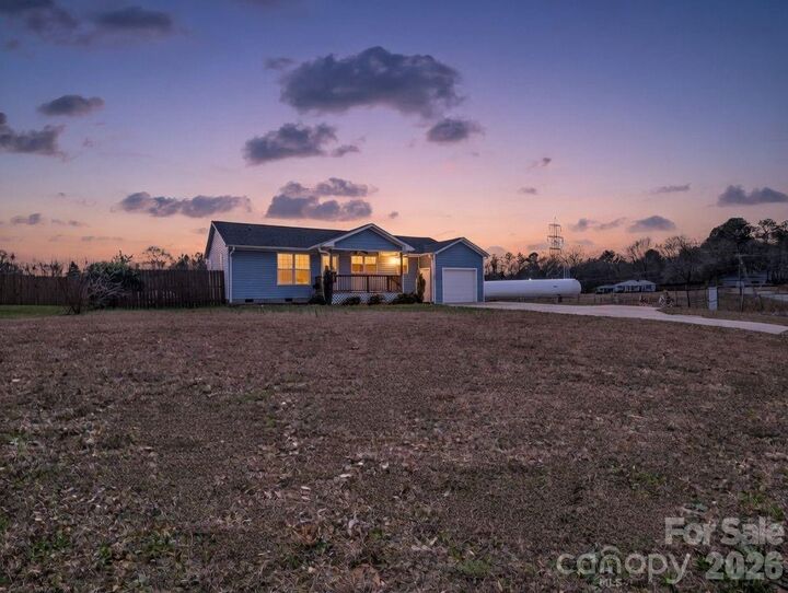Property Photo:  655 W Oconee Street  SC 29323 