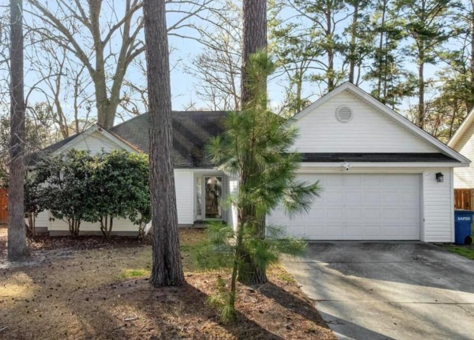Property Photo: 725 Bunkhouse Drive SC 29414
