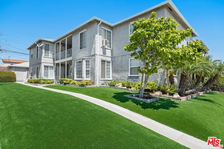 Property Photo:  5909 Overhill Dr  CA 90043 