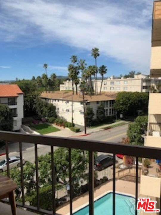 Property Photo:  622 S Barrington Ave  CA 90049 