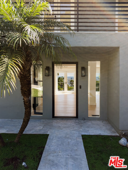 Property Photo:  1404 Devlin Dr  CA 90069 