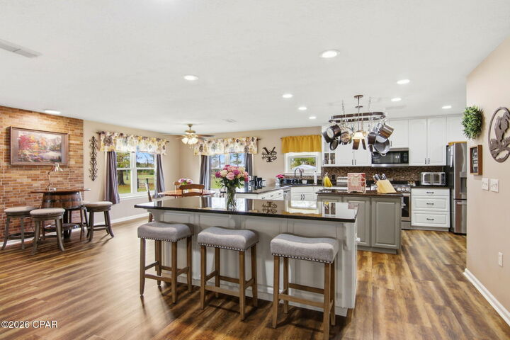 Property Photo: 11908 Owenwood Road FL 32438
