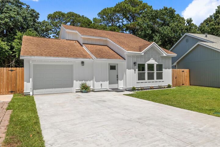 Property Photo:  387 NW Canterbury Circle  FL 32548 