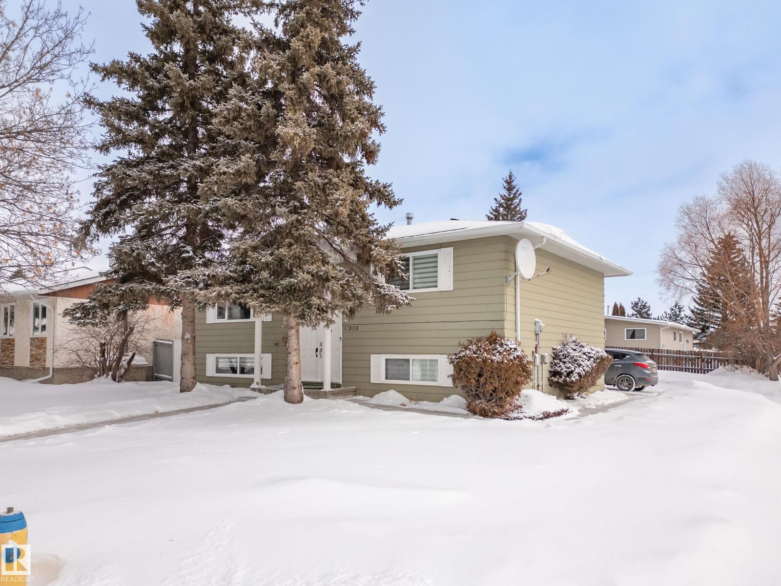 Property Photo:  17303 101 Street NW  AB T5X 0B6 