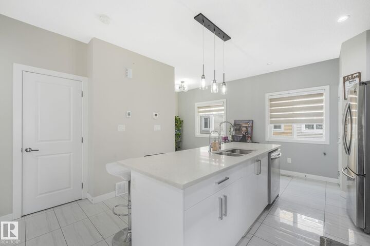 Property Photo: 2803 14 Avenue NW 27 AB T6T 2K4