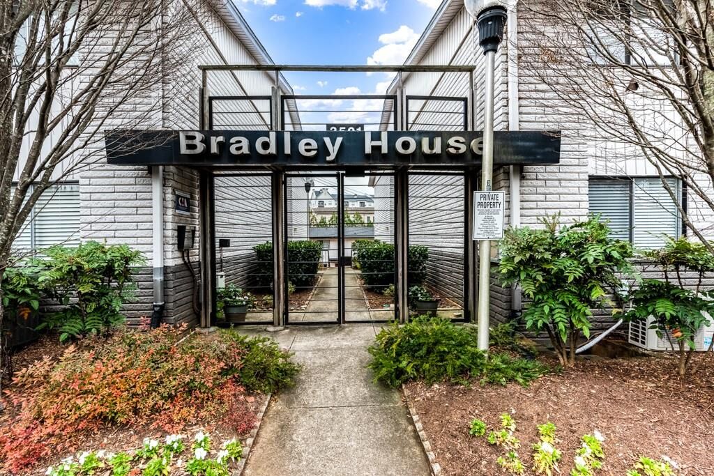 Property Photo: 3501 Roswell Road NE 103 GA 30305