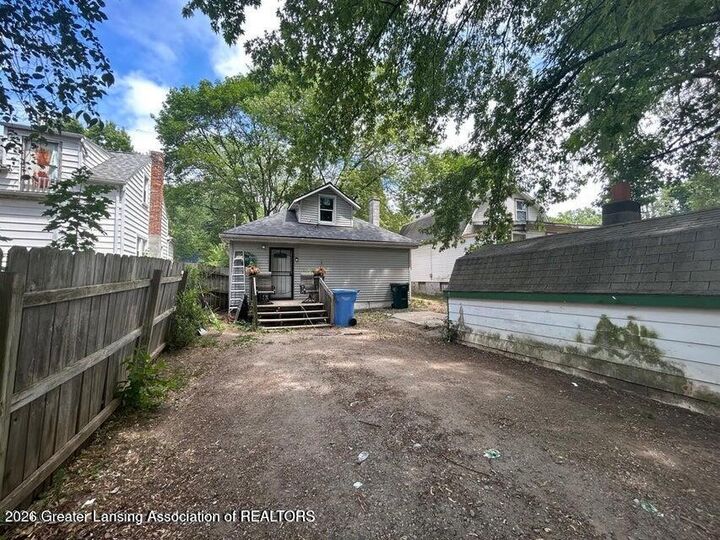 Property Photo:  426 S Francis Avenue  MI 48912 