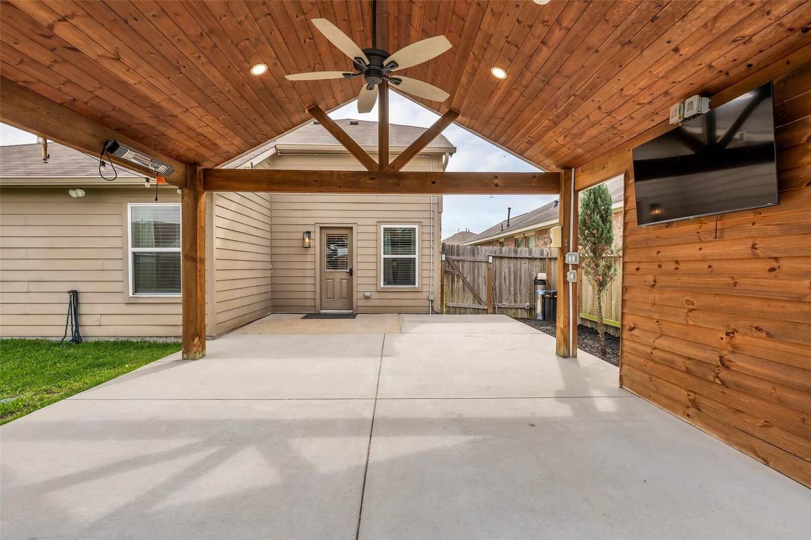 Property Photo:  2326 Sandlewood Trail Lane  TX 77014 