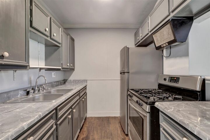 Property Photo: 1102 Northwood Street TX 77009