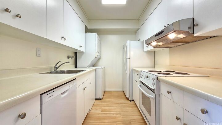 Property Photo:  2029 Nuuanu Avenue 1003  HI 96817 