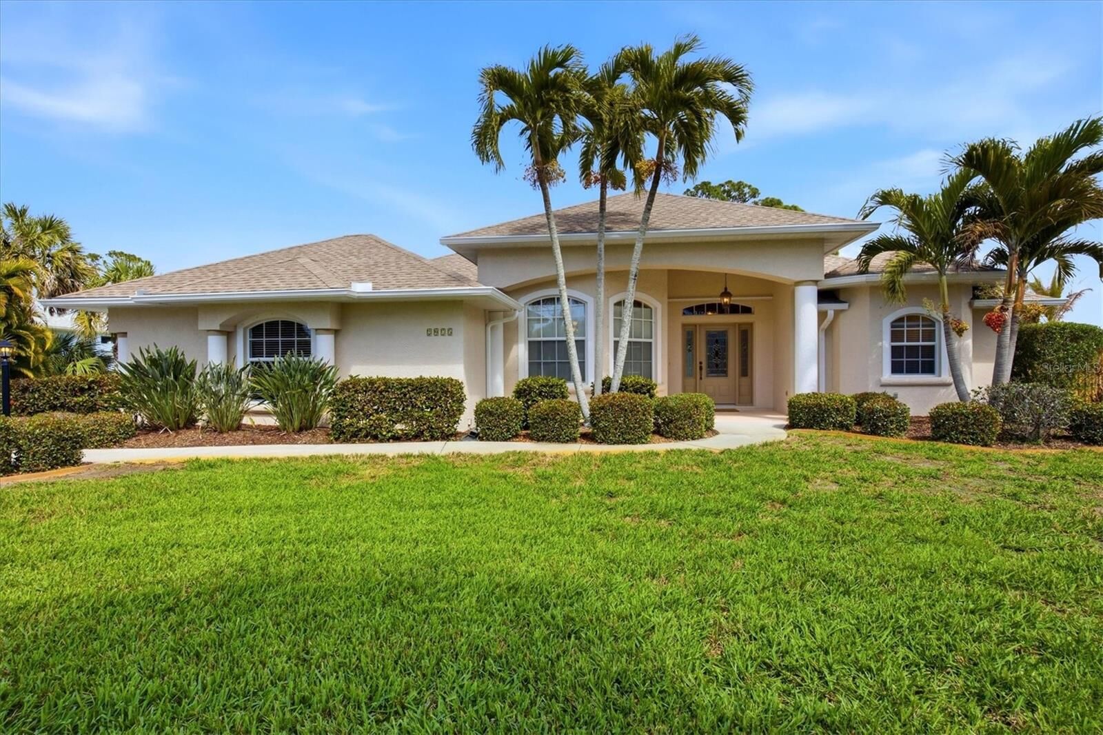 Property Photo:  2075 Lemon Avenue  FL 34223 