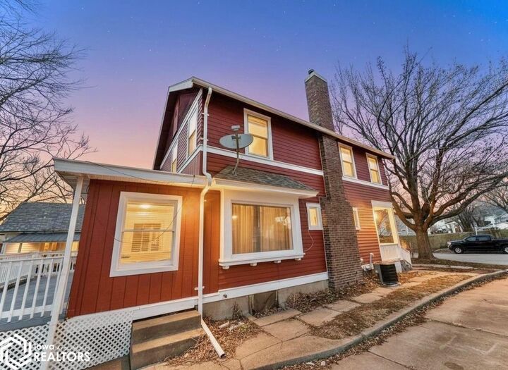 Property Photo: 705 S Central Avenue IA 52601