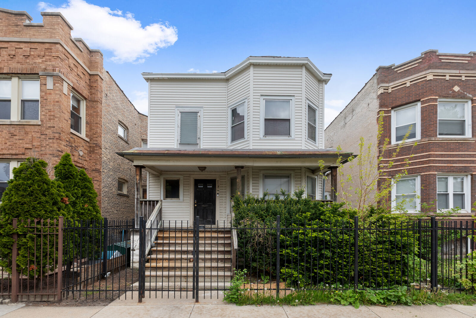 Property Photo:  1029 N Leamington Avenue  IL 60651 