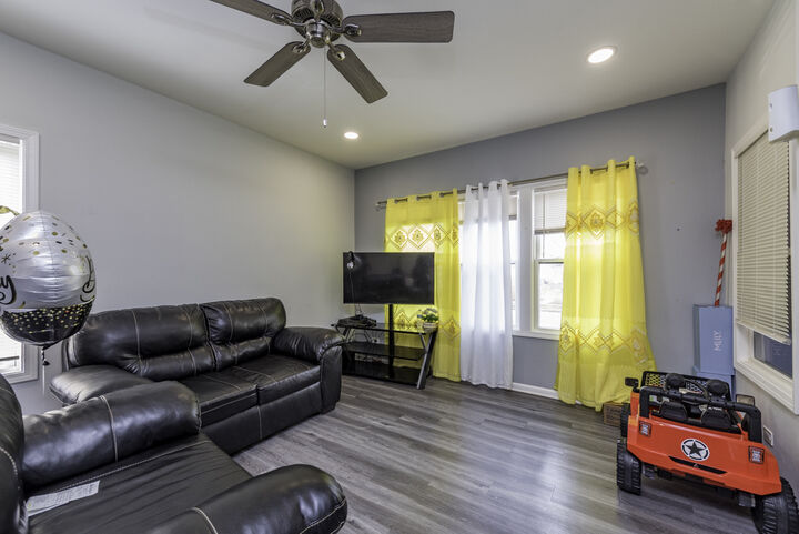 Property Photo:  705 Massena Avenue  IL 60085 