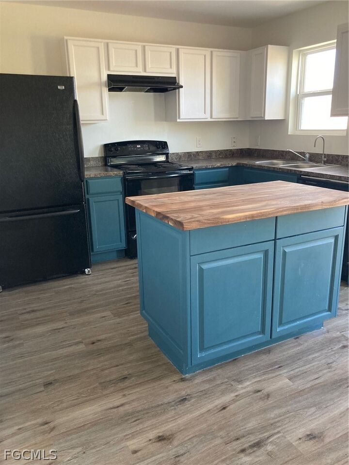 Property Photo:  2922 NW 8th Place  FL 33993 