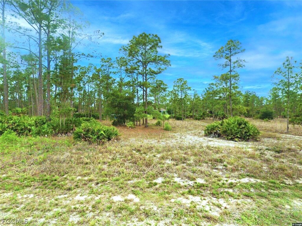 Property Photo:  907 Johns Avenue  FL 33972 