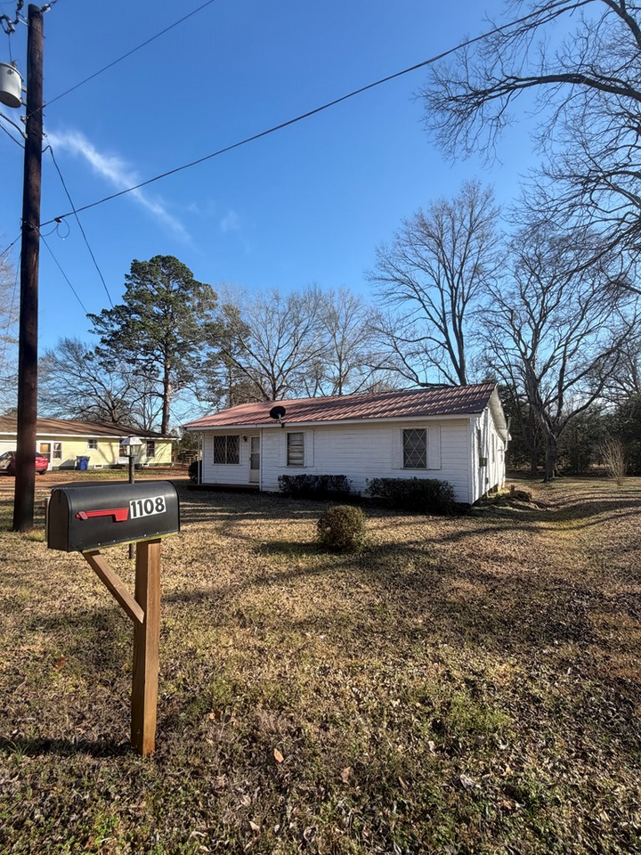 Property Photo:  1108 Spruce Street  TX 75972 