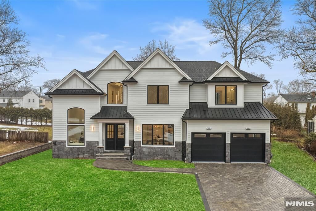 Property Photo:  21 Manor Court  NJ 07452 