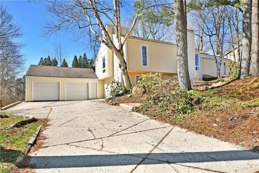 Property Photo:  6152 Southern Hills Court  OH 44406 