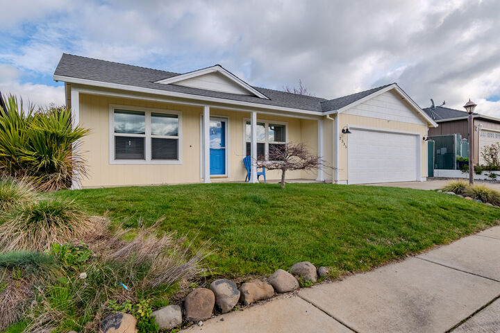 Property Photo:  2335 New Haven Drive  OR 97502 