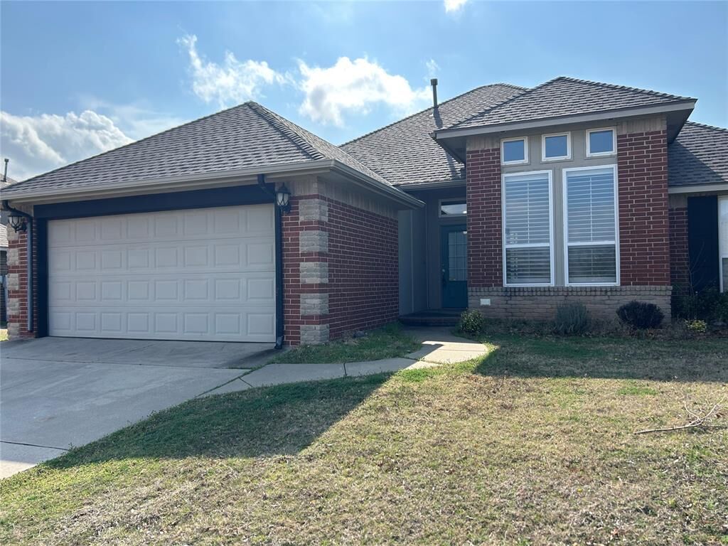 Property Photo:  16109 Sonoma Lake Boulevard  OK 73013 