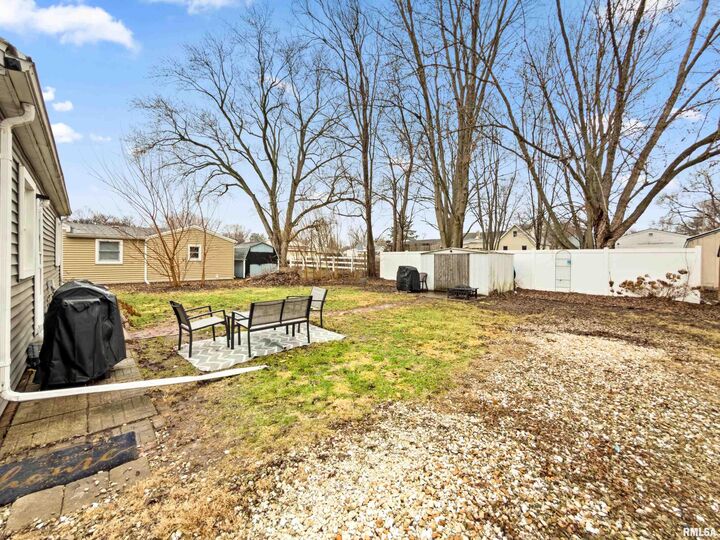 Property Photo: 660 N 9th Avenue IL 61520