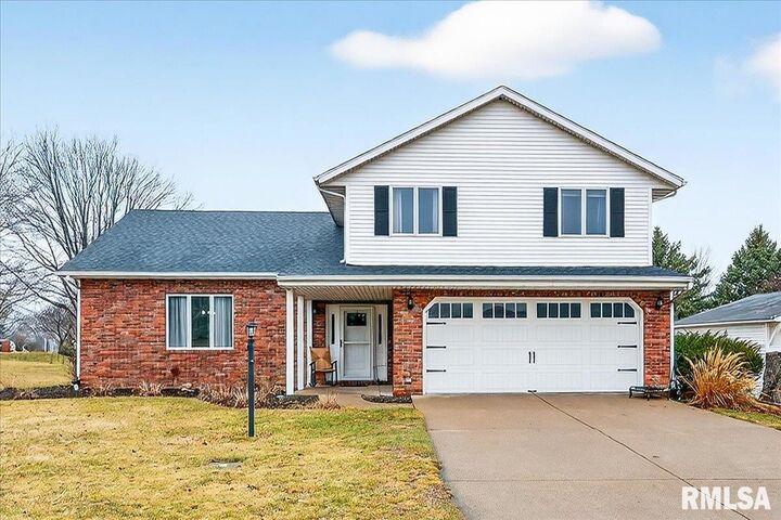 Property Photo:  1009 Highland Court  IL 61548 