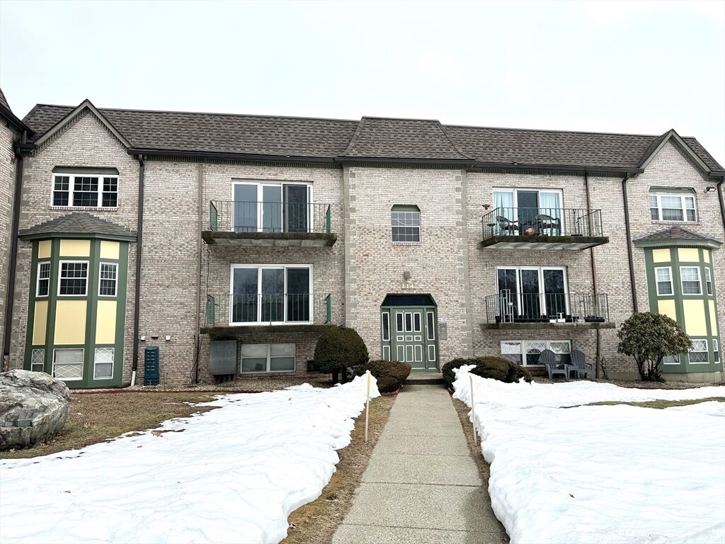 Property Photo: 114 Oak Lane 7 MA 02301