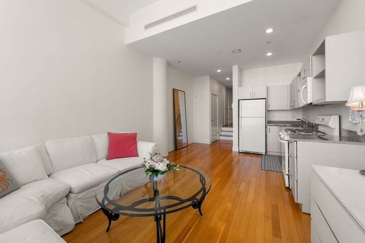 Property Photo:  360 Newbury St 402  MA 02115 