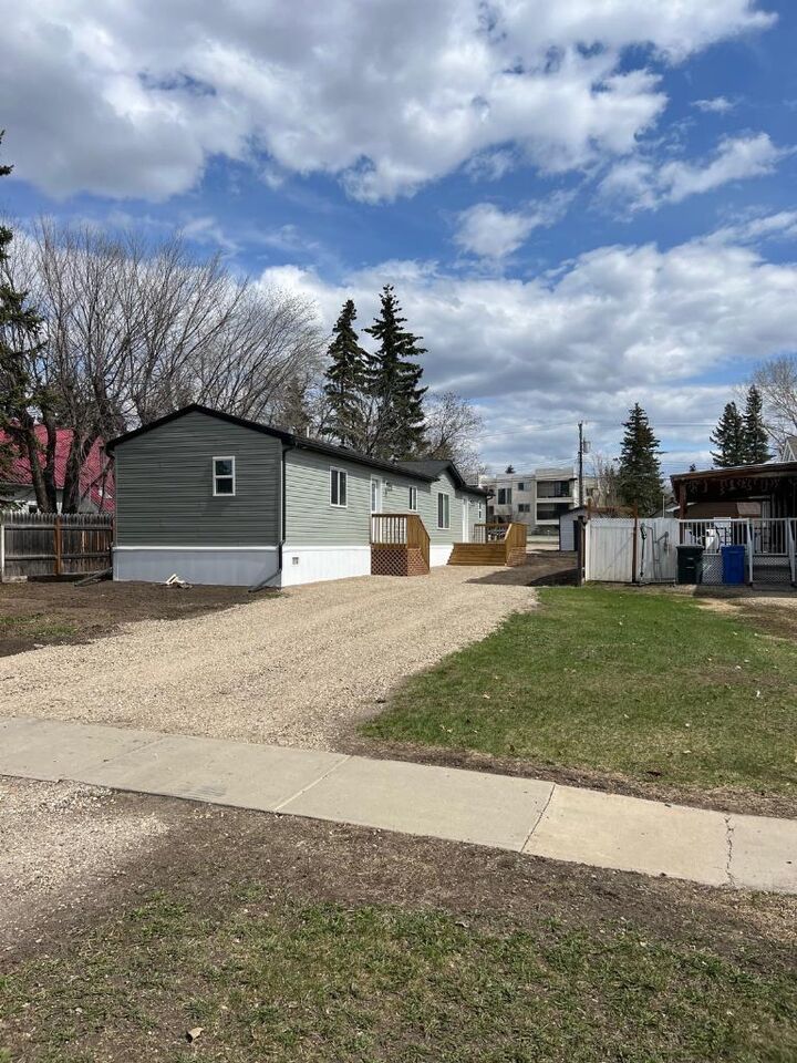 Property Photo: 816 5th Avenue AB T0H 0C0