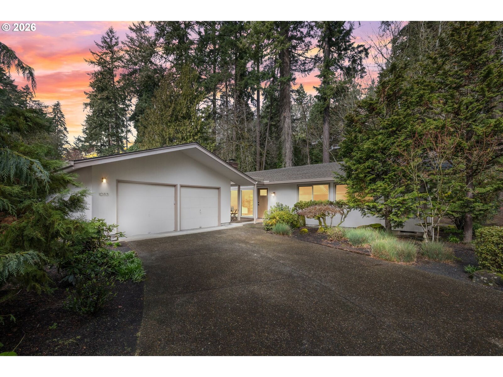 Property Photo: 1053 Northshore Pl OR 97034