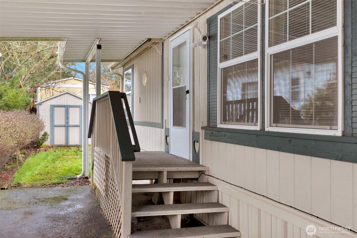 Property Photo: 9425 56 Street SE 40 WA 98290