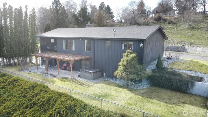 Property Photo:  190  Hennepin  WA 98840 