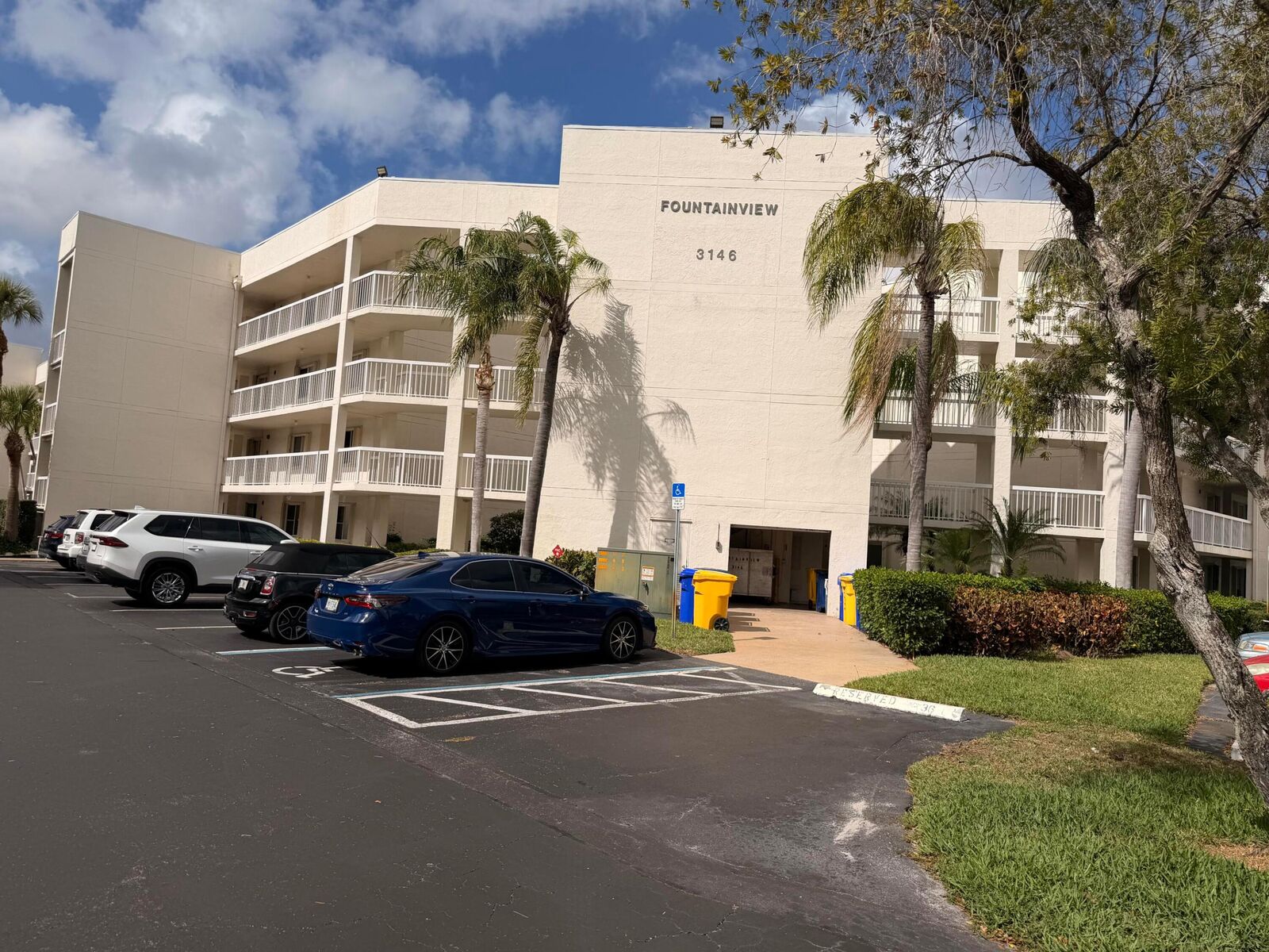 Property Photo:  3146 Via Ponciana 301  FL 33467 