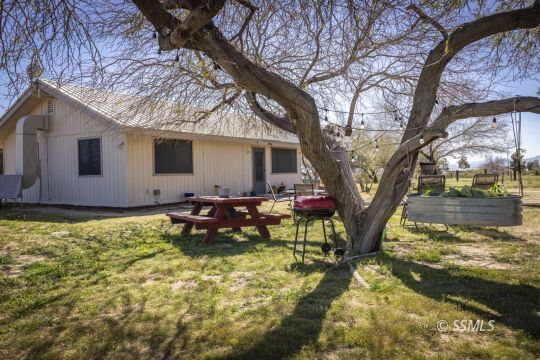 Property Photo:  7920 Neal Ranch Rd  CA 93527 