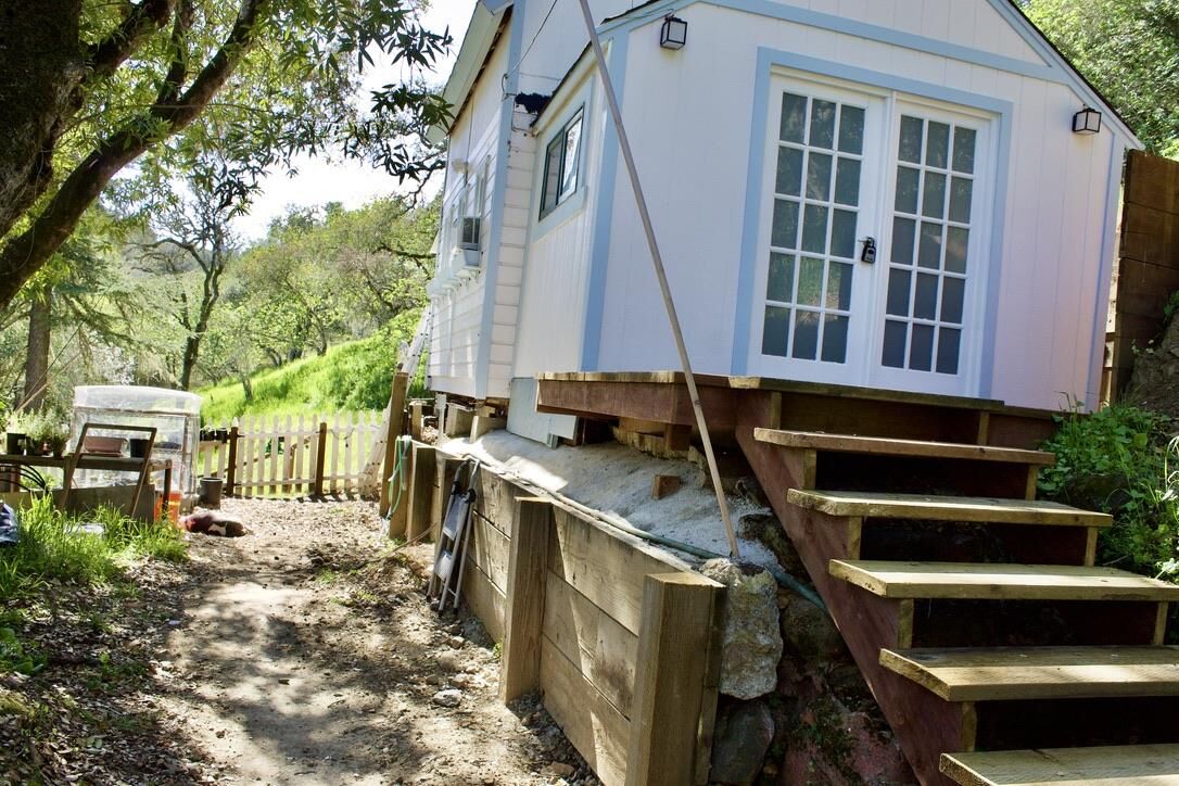 Property Photo:  84 El Vanada Road B  CA 94062 