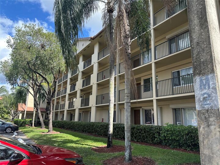 Property Photo:  901 SW 141st Ave 109M  FL 33027 