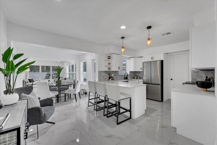 Property Photo:  20 NE 29th St  FL 33334 