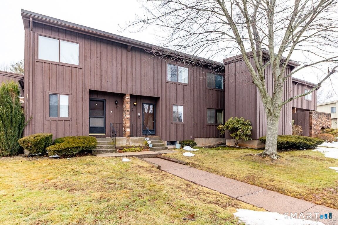 Property Photo:  8 Webster Court 8  CT 06111 