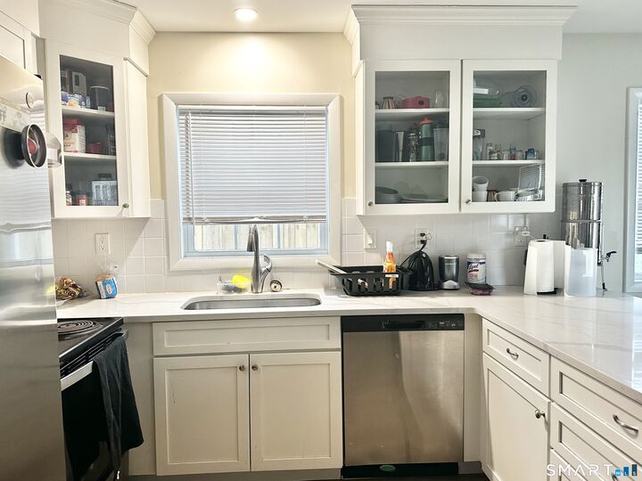 Property Photo:  100 Ruden Street  CT 06516 