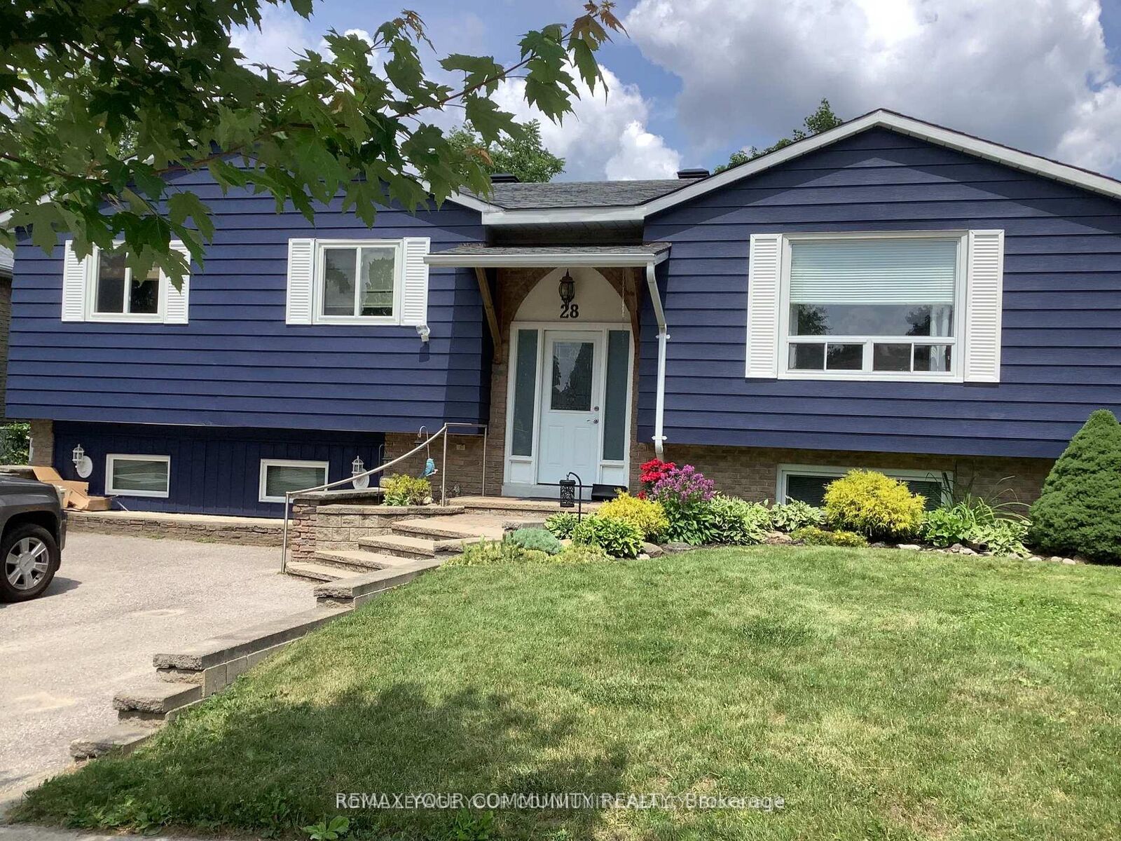 Property Photo: 28 Indian Arrow Road ON L4M 5H3