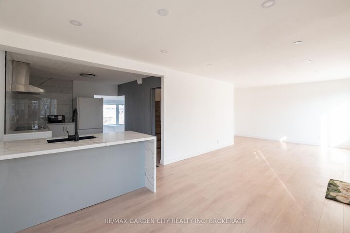 Property Photo: 9 Fir Avenue ON L2P 1B6
