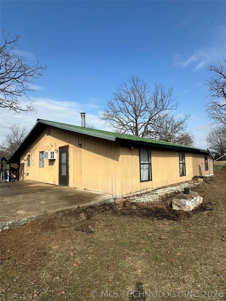 Property Photo:  18870 County Line Road  OK 74941 