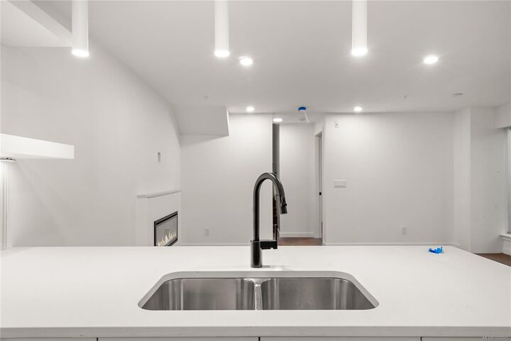 Property Photo:  1102 Esquimalt Rd Th2  BC V9A 0L3 