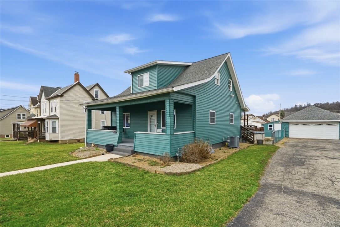 Property Photo:  2927 State St  PA 15131 