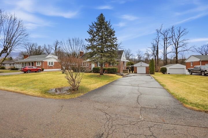 Property Photo:  1421 Seminole Avenue  OH 45506 