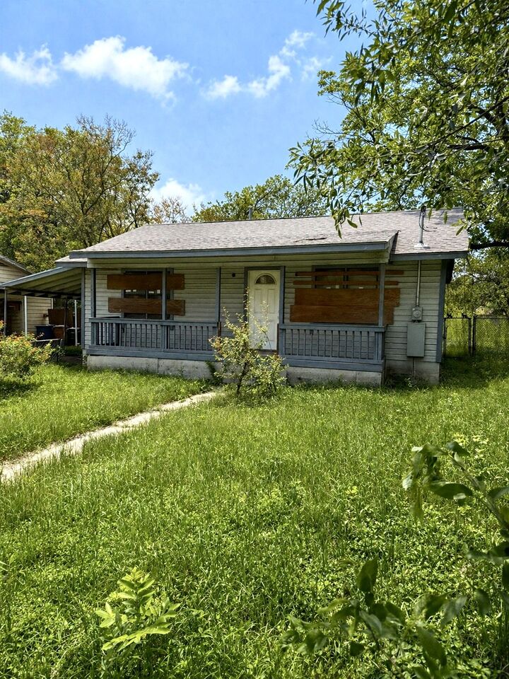 Property Photo:  407 Middle Lane  TX 78753 