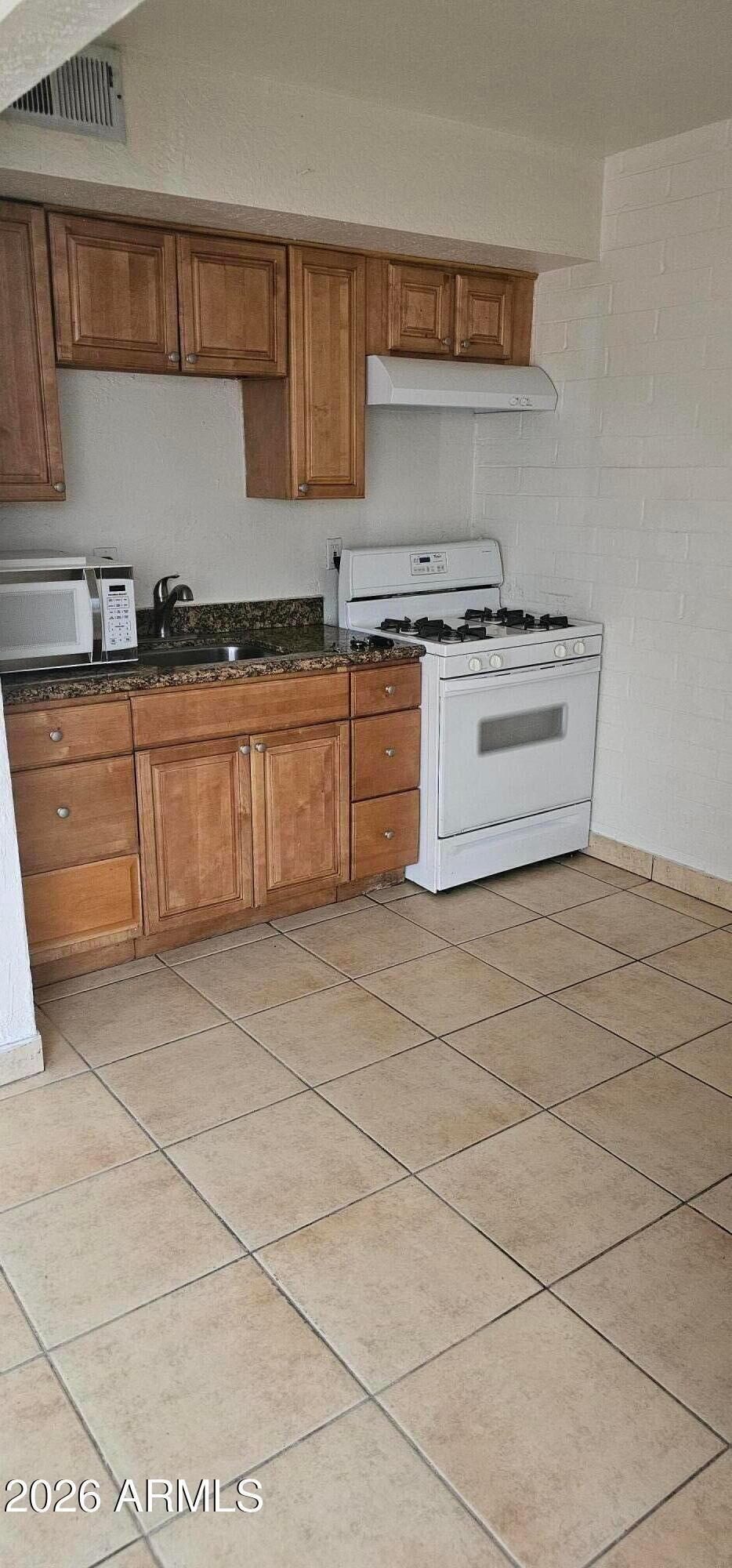 Property Photo:  581 S California Street Apt 4  AZ 85225 