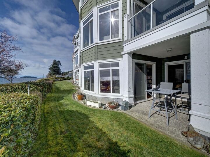 Property Photo: 5470 Inlet Avenue 103 BC V7Z 0H4