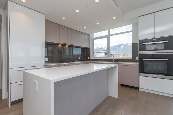 Property Photo: 1632 Lions Gate Lane 1701 BC V7P 0E2